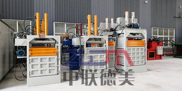 新型棉衣打包机